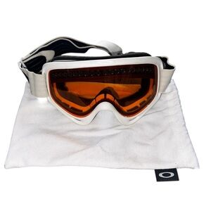 Oakley White & Black Ski / Snowboarding Goggles